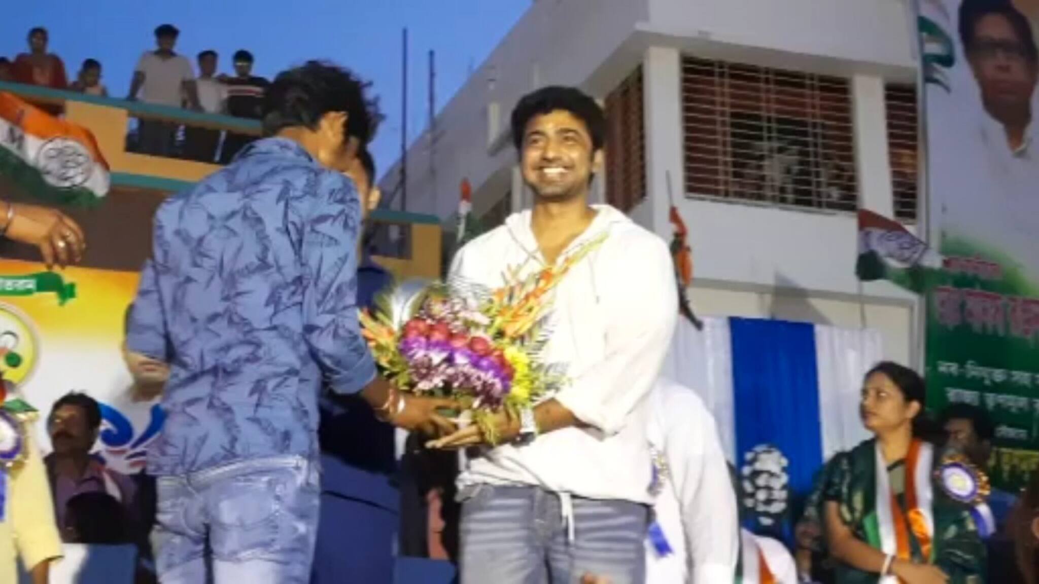 West Medinipur News: "কিছু নেতা পাওয়ার পেয়ে উন্মত্ত নাচ শুরু করেছে, মানুষকে মানুষ হিসেবে তারা চিনতে পারছেন না", ঘাটালে ক্ষোভ প্রকাশ করলেন অভিনেতা সাংসদ দেব