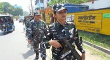 রাইফেল কাঁধে রাস্তায় রুটমার্চ কেন্দ্রীয় বাহিনীর মহিলা সদস্যদের রাইফেল কাঁধে রাস্তায় রুটমার্চ কেন্দ্রীয় বাহিনীর মহিলা সদস্যদের
