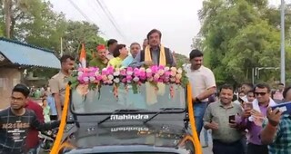 বারাবনি বিধানসভা এলাকায় প্রচারে শত্রুঘ্ন সিনহা।