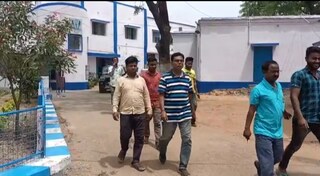 বৈঠক উপলক্ষে কাঁকসা থানায় হাজির হচ্ছেন বিভিন্ন সদস্যরা।