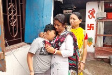 মানসিক ভারসাম্যহীন ছেলেকে শিকলে বেঁধে পরিচারিকার কাজ করেন মা মানসিক ভারসাম্যহীন ছেলেকে শিকলে বেঁধে পরিচারিকার কাজ করেন মা
