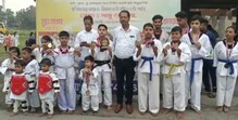 অষ্টম রাজ্য Taekwondo প্রতিযোগিতায় নাম উজ্জ্বল উত্তরের অষ্টম রাজ্য Taekwondo প্রতিযোগিতায় নাম উজ্জ্বল উত্তরের