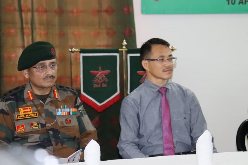 এই সমাবেশে উপস্থিত বীর নারী খুশবু মহম্মদ বলেন, &quot;আমি খুব খুশি যে সীমান্তে আমার স্বামী দেশের জন্য শহীদ হয়েছিলেন এবং আজকে আমাকে এখানে সেই সূত্রে ডেকে সম্মান জানানো হলো। আমি আমার একমাত্র মেয়েকেও ওর বাবার মতো সৈনিক বানাতে চাই। আমার কোনো অসুবিধা নেই এবং আমার পাশে ভারতীয় সেনাবাহিনী আছে।&quot; এরপর অডিটোরিয়াম হলে মূল অনুষ্ঠান অনুষ্ঠিত হয়। যেখানে উপস্থিত ছিলেন কেন্দ্রীয় সংখ্যালঘু দপ্তরের প্রতিমন্ত্রী জন বারলা, জলপাইগুড়ির সাংসদ ডাঃ জয়ন্ত রায়, লেফটেন্যান্ট জেনারেল তরুণ কুমার আইচ সহ সেনাবাহিনীর কর্মকর্তারা। সেখানে 'বীর নারী'দের সংবর্ধনা জানানো হয়। এবং অবসরপ্রাপ্ত সেনা কর্মীরা কি কি সুযোগ সুবিধা পেতে পারে সে সম্পর্কে তথ্য প্রদান করা হয়। Input- SEKH ROCKY CHWDHURY