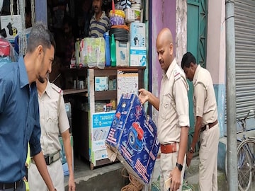 Police takes action and free footpath from unauthorize occupency