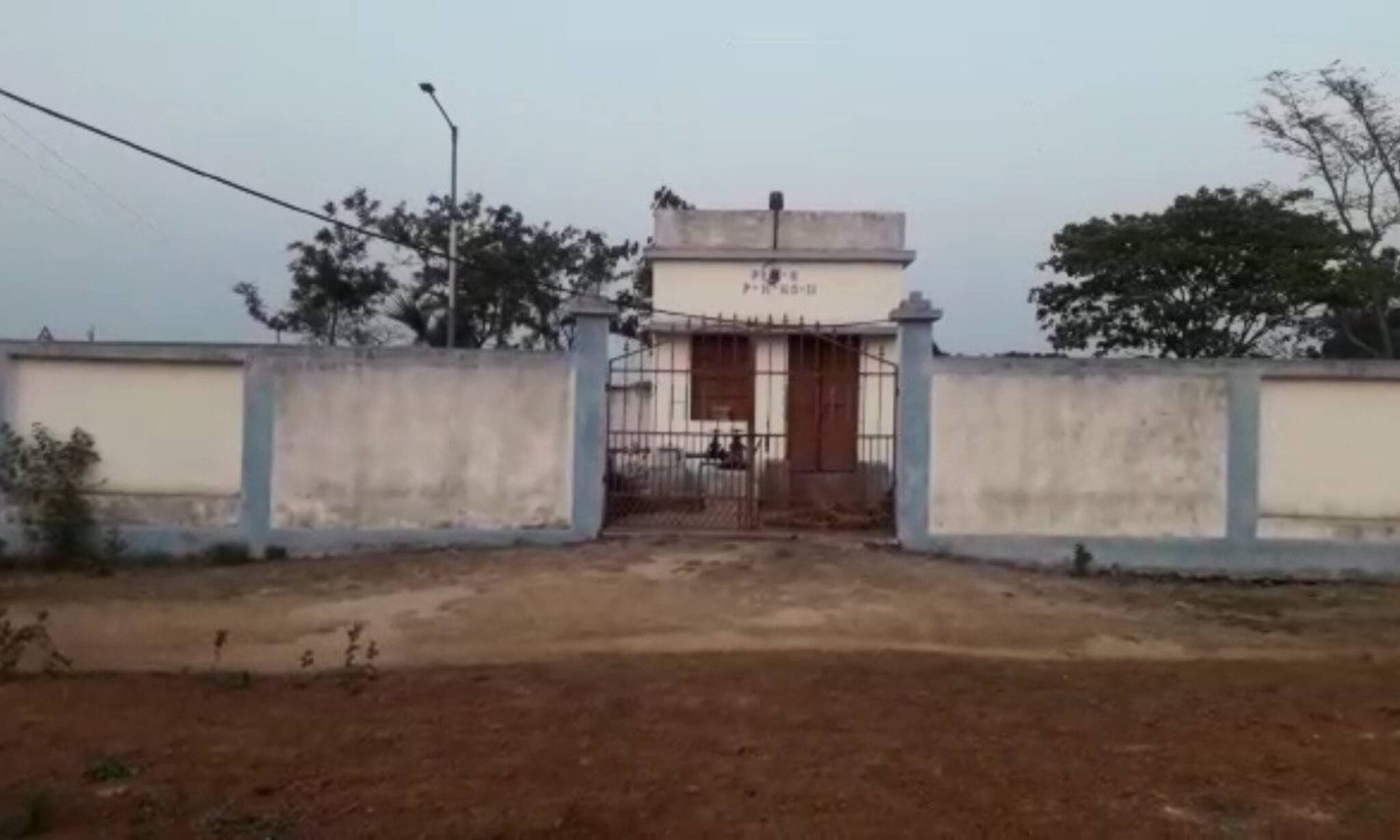 শালবনীতে পানীয় জলের সমস্যা, পাম্প হাউস থাকলেও মিলছে না পানীয় জল