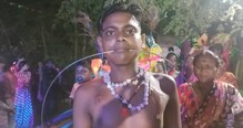 নানা শরীরী কসরত দেখিয়ে শিব সাধনা চড়ক উৎসবে ! বছরের শেষ দিনে উৎসবে মেতে মানুষ নানা শরীরী কসরত দেখিয়ে শিব সাধনা চড়ক উৎসবে ! বছরের শেষ দিনে উৎসবে মেতে মানুষ