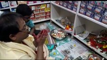 ডিজিটাল জমানায় পুরনো রীতিতে হালখাতা ব্যবসায়ীদের