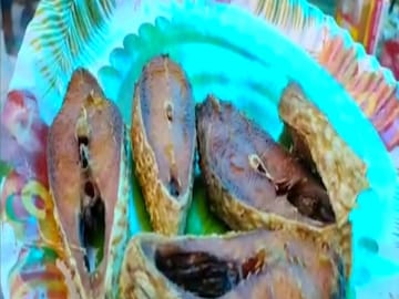 তবে সব কিছুর পরেও যদি কাঁটা থেকে যায় তবে অবশ্যই একটা ডাক্তার দেখিয়ে নিন৷  