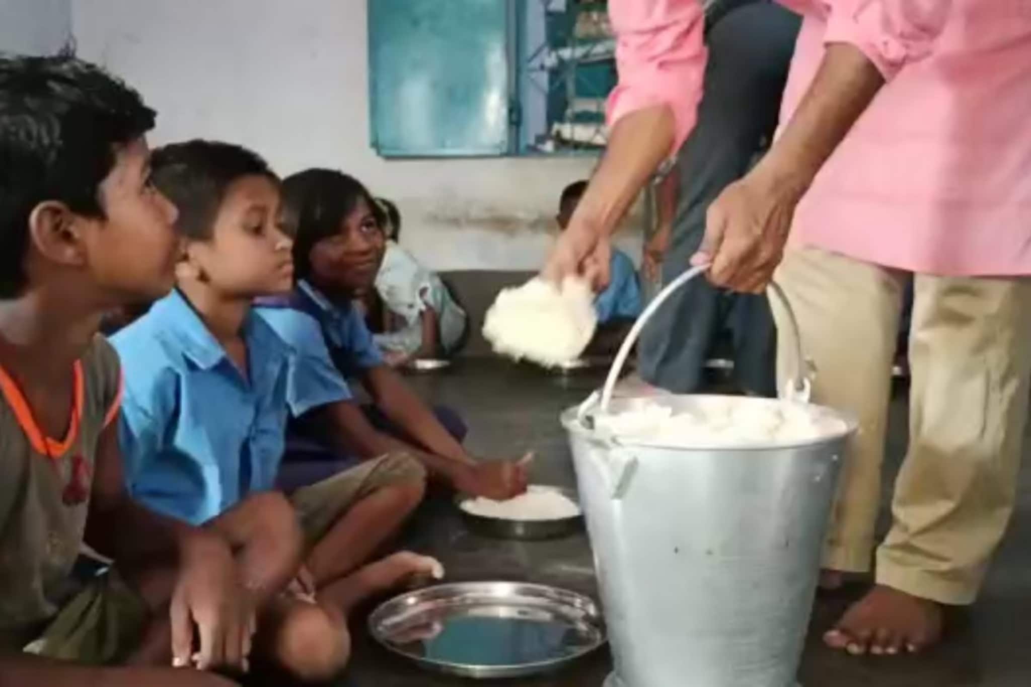 ডিম-মাছ এখন অতীত, পড়ুয়াদের মিড ডে মিলে এখন কেবলমাত্র সবজি ভাত
