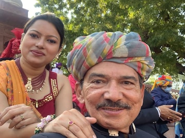 প্রথম স্ত্রীর অনুমতি নিয়ে দ্বিতীয়বার বিয়ের পিঁড়িতে ৬৬ বছরের অরুণ লাল
