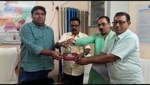 ব্যবসায়ীদের বিনামূল্যে দোকান ঘরের চাবি প্রদান