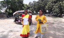 শান্তিপুরে তাঁতের শাড়ি কিনতে এসে টোটো চালকদের হাতে হেনস্থার শিকার মহিলা শান্তিপুরে তাঁতের শাড়ি কিনতে এসে টোটো চালকদের হাতে হেনস্থার শিকার মহিলা