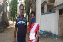ইউনিফর্ম নয়, বাবার শেষকৃত্য করে লাল পাড় সাদা শাড়িতে পরীক্ষা বড় মেয়ের