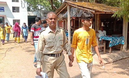 ধৃতদের আদালতে হাজির