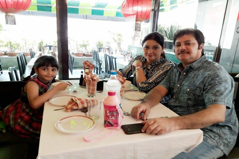 এখনও পর্যন্ত কারোরই বিশ্বাস ঠিক হচ্ছেনা যে প্রিয় অভিনেতা তাঁদের ছেড়ে চলে গিয়েছেন ৷ মাত্র ৫৮ বছর বয়সেই সবাইকে কাঁদিয়ে চলে গিয়েছেন অভিষেক ৷ ছবি সৌজন্যে ফেসবুক ৷