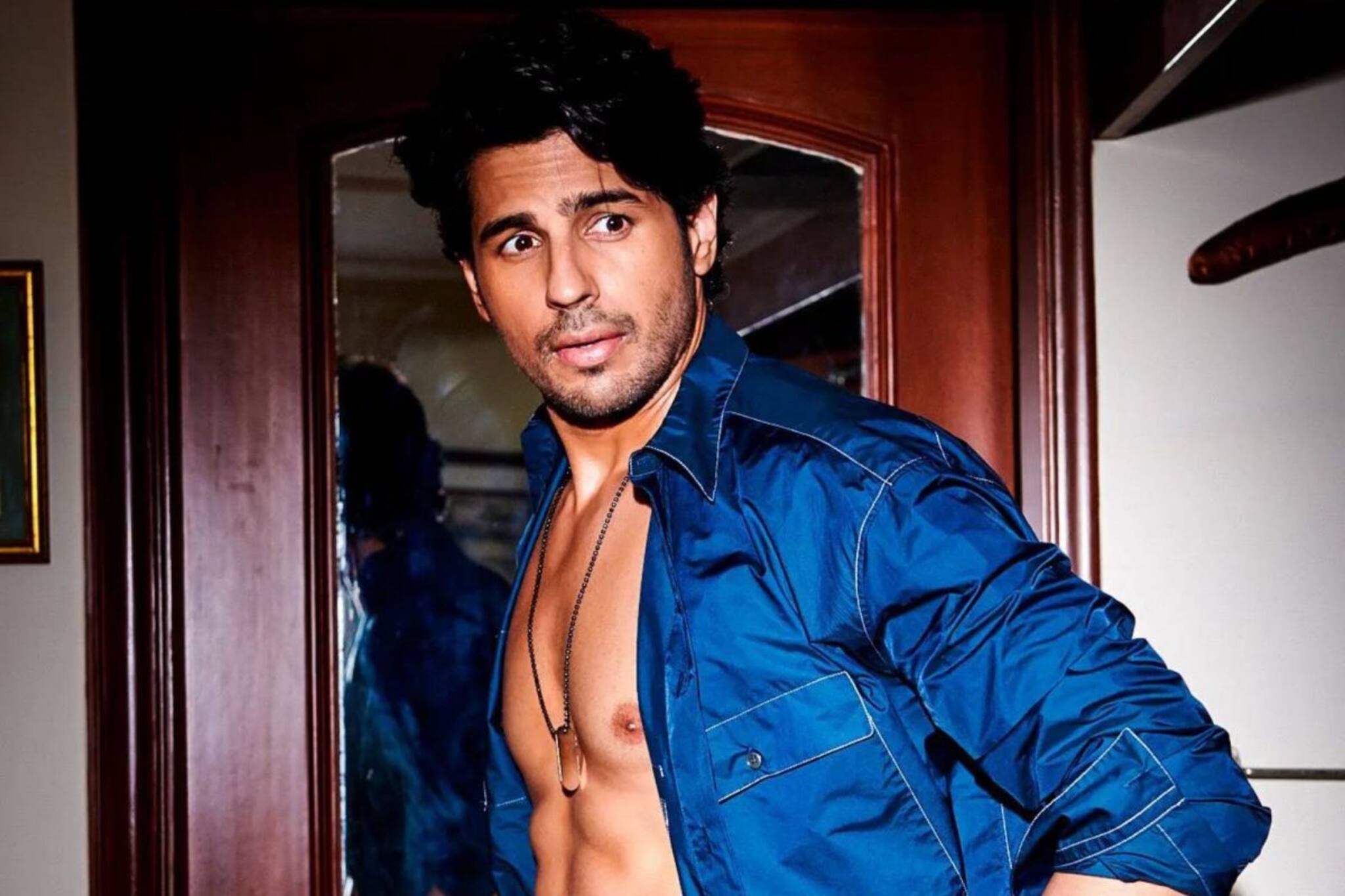 শার্টলেস সিদ্ধার্থ, নতুন ছবিতে কেঁপে উঠল নেট দুনিয়া, তোলপাড় বলিপাড়া