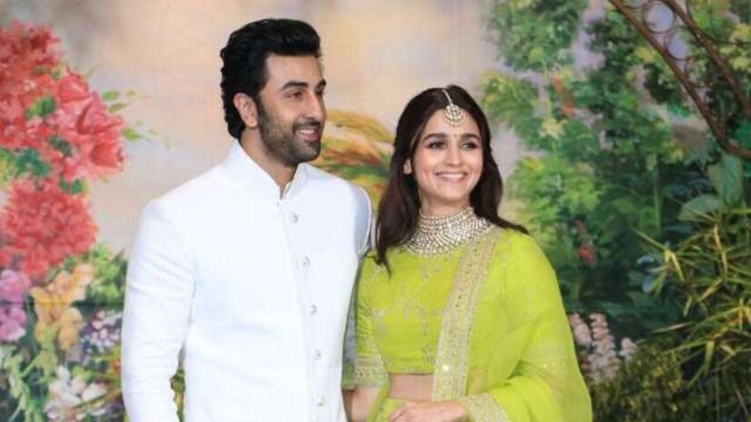 খাবারের বিরাট সম্ভার থাকবে মেন্যুতে। দিল্লি ও লখনউ থেকে স্পেশাল শেফ নিয়ে আসছেন নীতু কাপুর। 