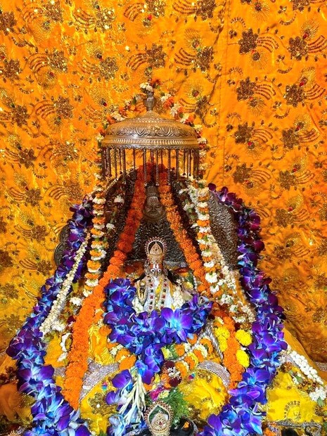*রামমন্দির নির্মাণ শুরু হয়েছে ২০২০ সালের অগাস্ট মাসে। তারপরে এই প্রথমভাবে এত বড় করে রামনবমী পালিত হল রাম জন্মভূমিতে। (Image: Twitter/Shri Ram Janmbhoomi Teerth Kshetra) 