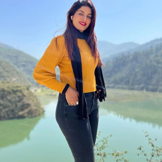 পুনম বলছিলেন, অভিনেতা মনোজ তিওয়ারি তাঁকে প্রথম ভোজপুরি সিনেমার করিনা কাপুর বলে ডেকেছিলেন। তার পর থেকে তাঁকে অনেকেই এই নামে ডাকেন।
