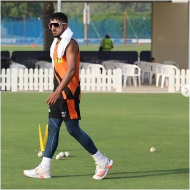 একটা সময় ধার করে স্পাইক  নিয়ে অনূর্ধ্ব-১৯ ক্রিকেটের জন্য ট্রায়াল দিয়েছিলেন উমরান। তার পর অনূর্ধ্ব-২৩ ক্রিকেটে সাফল্য পাননি। তবে হাল ছাড়েননি তিনি।
