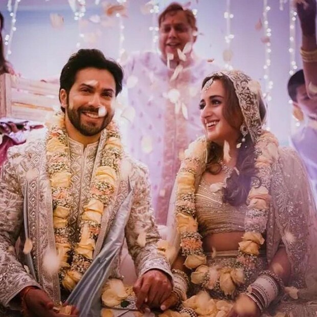 গতবছর ছোটবেলাকার প্রেম নাতাশা দালালের সঙ্গে সাতপাকে বাঁধা পড়েন বরুণ ধাওয়ান