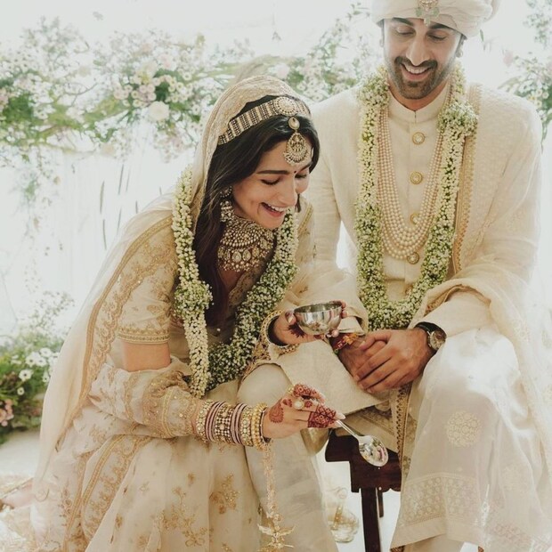 .গত বছরের হিসেব দেখলে দুজনের মোট সম্পত্তির পরিমাণ ৭২০ টাকা। তবে এই বছরে ভাল ব্যবসা করেছে আলিয়ার গাঙ্গুবাই কাঠিয়াওয়াড়ি। এছাড়া দুজনেই বেশ কিছু ব্র্যান্ডের এনডোর্সমেন্টও করেছেন। 