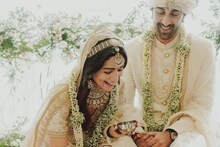 বাটি থেকে চামচে করে রণবীরের পায়ে জল দিচ্ছেন আলিয়া! দেখুন বিয়ের অন্দরের সব ছবি