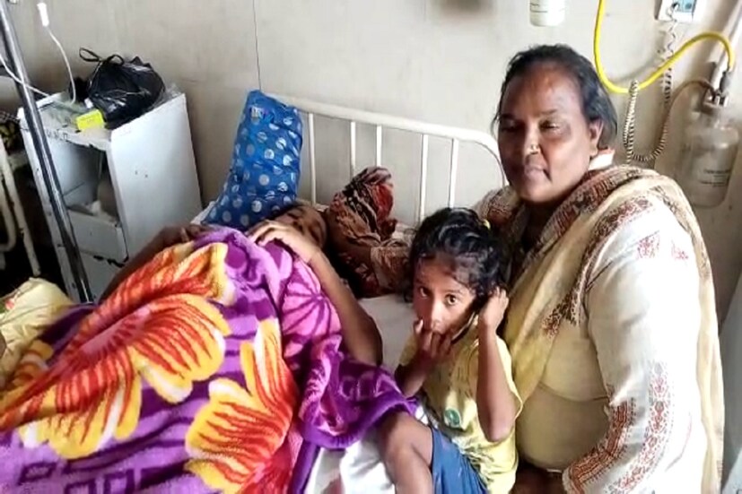 *যে চিকিৎসক ওই মহিলার অস্ত্রোপচার অরেছেন, তিনি পাঁচ বছর ধরে ওই হাসপাতালের সঙ্গে যুক্ত। তাঁর দাবি, আগে অনেকেই তিন সন্তানে জন্ম দিয়েছেন। কিন্তু একসঙ্গে চার শিশু জন্ম দেওয়ার ঘটনা বিরল। তিন সন্তানের জন্ম দিলেও অনেকক্ষেত্রে শিশুরা সুস্থ স্বাভাবিক থাকে না। সব শিশুর ওজন এক থেকে দেড় কেজির মধ্যেথাকে। কিন্তু এ ক্ষেত্রে শিশুরা সকলেই সুস্থ রয়েছেন।