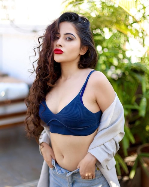 স্বভাবতই উরফির বেডরুম সিক্রেট জানার জন্য মুখিয়ে রয়েছেন ভক্তরা৷ তবে উরফি খুব চতুর ভাবেই এই প্রশ্নের উত্তর দিয়ে তাক লাগিয়ে দিয়েছেন৷ ভক্তের প্রশ্নের প্রশংসা করে ফ্যাশনিস্তা জানান, 'এ বিষয়ে কেউই জানে না'৷ উরফির এই মন্তব্যের পর কিছুটা হলেও নিরাশ হয়েছেন ভক্তরা৷ 