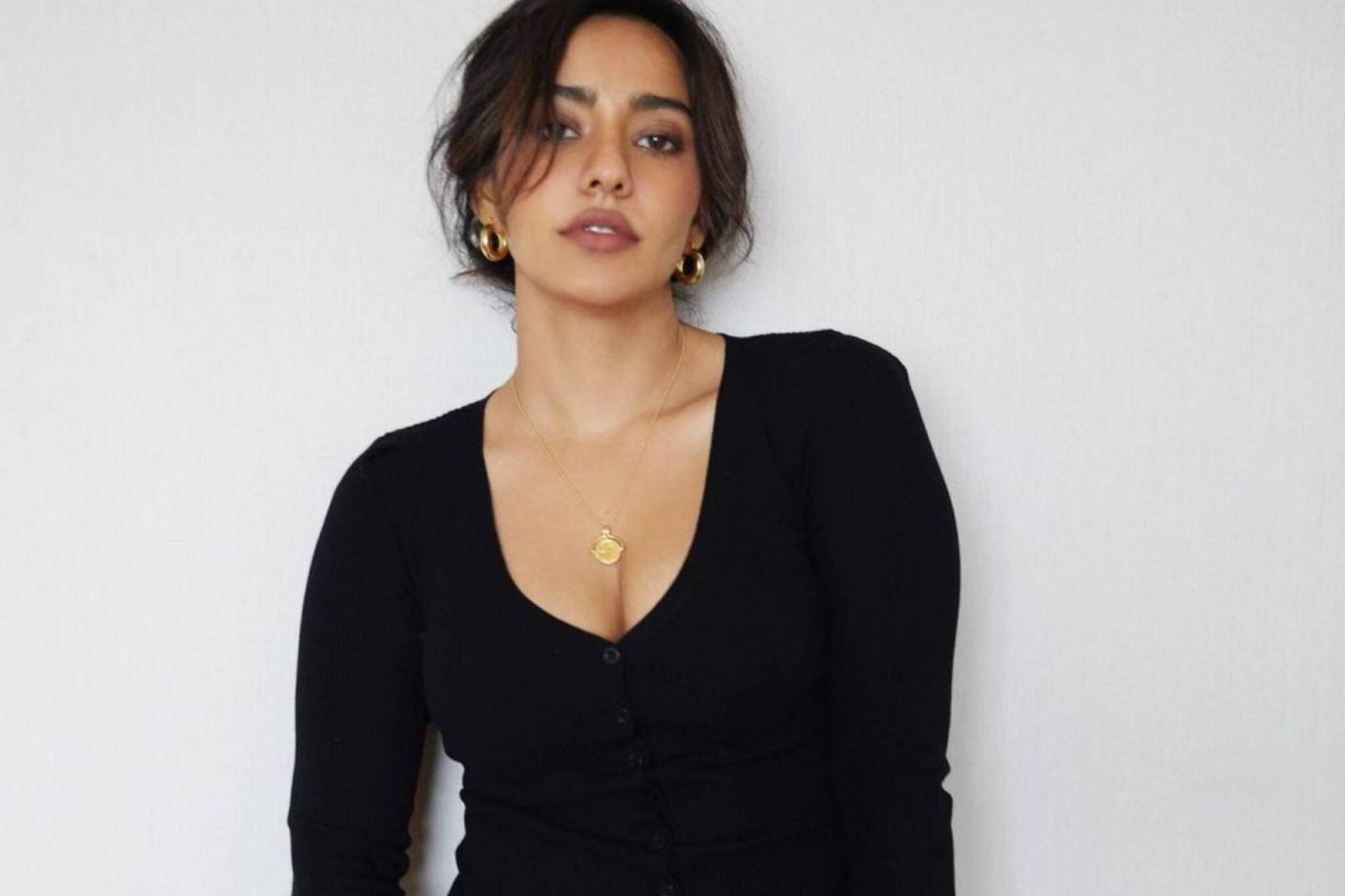 কালো টি-শার্ট আর ডেনিম হট প্যান্ট-এ 'সুপারহট' নেহা শর্মা, ভাইরাল এক-একটা ছবি