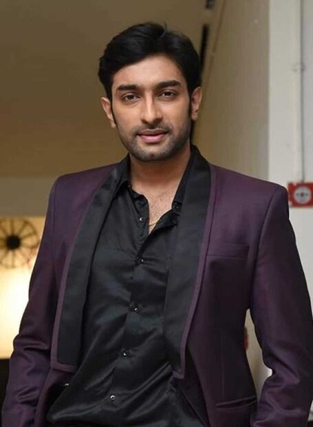 এই ছবিতে 'অপরাজিত'র পর ফের এক অন্যরকম চরিত্রে দেখা যাবে জিতু কমলকে। পরাণ বন্দ্যোপাধ্যায় ও লিলি চক্রবর্তীর সঙ্গে অভিনয় করতে দেখা যাবে তাঁকে।