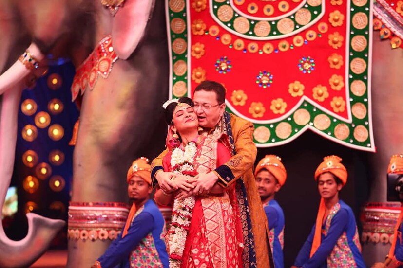 ‘ইস্মার্ট জোড়ি’-র মঞ্চে ভরত ও জয়শ্রীকে দেখা গেল বর এবং নবকনের বেশেই৷