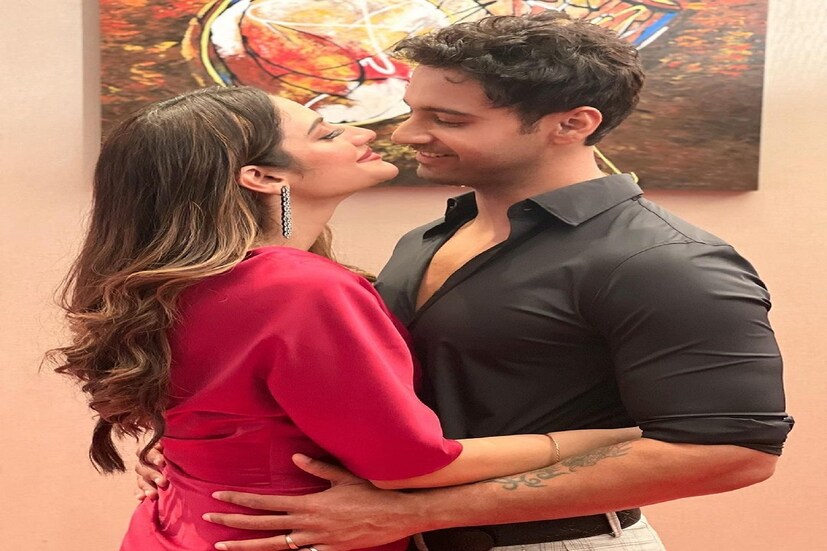 নুসরত ও যশ। টলিউডের এই কাপল এখন সব থেকে বেশি চর্চায় থাকেন। নুসরত নিজের জীবনের সব সত্যি অকপটে স্বীকার করে নেওয়ার সাহস রাখেন। বিয়ে ভাঙা থেকে যশের সঙ্গে প্রেম, কোনও কিছুতেই লুকোছাপা নেই তাঁর। photo source Instagram 