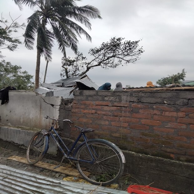 কোচবিহার ১ ব্লকের মোয়ামারি গ্রাম পঞ্চায়েতের বড় আঠারোকোঠা গ্রামে ১৬ বছর বয়সী এক কিশোর জাহাঙ্গির আলমের মৃত্যু হয়েছে। 