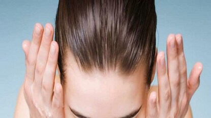 ফেস ওয়াশ: অনেকেই ফেস ওয়াশকে খুব একটা গুরুত্ব দেন না। কিন্তু ত্বকচর্চায় এর কোনও বিকল্প নেই। বিশেষ করে বর্ষাকালে। শুধু মুখ ধোয়া কিংবা মুখ ধোয়ার সময় হালকা মাসাজ মুখের ত্বকের রক্ত সঞ্চালন বাড়িয়ে দেয়। ত্বকও হাইড্রেটেড থাকে। ফেস ওয়াশ: অনেকেই ফেস ওয়াশকে খুব একটা গুরুত্ব দেন না। কিন্তু ত্বকচর্চায় এর কোনও বিকল্প নেই। বিশেষ করে বর্ষাকালে। শুধু মুখ ধোয়া কিংবা মুখ ধোয়ার সময় হালকা মাসাজ মুখের ত্বকের রক্ত সঞ্চালন বাড়িয়ে দেয়। ত্বকও হাইড্রেটেড থাকে।