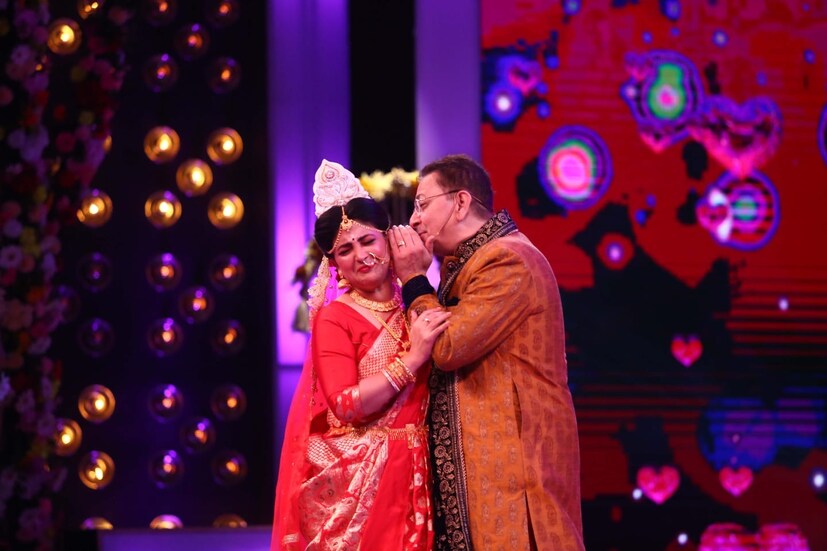 মা হওয়ার পরও অভিনয়ের কেরিয়ার এগিয়ে নিয়ে যাচ্ছেন জয়শ্রী ৷ এমনকি, তিনি অভিনয় করেন স্বামীর প্রাক্তন স্ত্রী অনুশ্রীর সঙ্গেও ৷ দু’জনের মধ্যে সম্পর্ক সৌহার্দ্যমূলক ৷