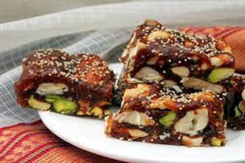 ৭) খেজুর ও ডুমুর দিয়ে একটি পদ (Dates And Figs Fudge): এটি অত্যন্ত সহজেই প্রস্তুত হয় ৷ এই সমস্ত কিছু দিয়েই প্রস্তুত পিন্যাট, মাখন, ডুমুর দিয়ে অত্যন্ত লোভনীয় একটি পদ যা জমিয়ে দিতে পারে ইফতার পার্টি ৷ প্রতীকী ছবি ৷