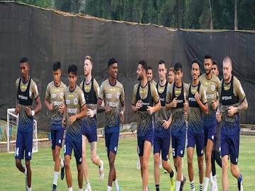যুবভারতী সংলগ্ন মাঠে অনুশীলন শুরু করে দিয়েছে এটিকে মোহনবাগান