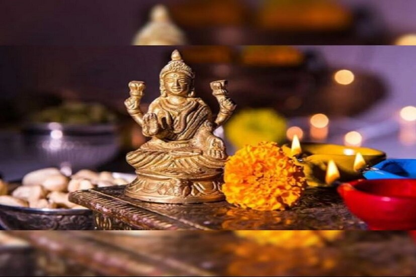 অক্ষয় তৃতীয়ার দিন শ্রী-লক্ষ্মী সমুদ্র মন্থন থেকে উঠেছিলেন। তাই এই দিন সমৃদ্ধির দেবী শ্রী লক্ষ্মীর পুজোও করা হয়। সেই মত অক্ষয় তৃতীয়ায় শ্রী-যন্ত্র কেনাও খুব শুভ বলে মনে করা হয়। এই দিনে নিয়ম মেনে বাড়িতে শ্রী-যন্ত্র প্রতিষ্ঠা করা খুব শুভ। প্রতীকী ছবি।