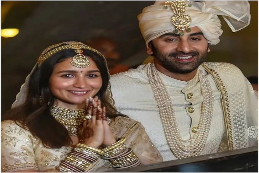 অভিনয়ের পাশাপাশি দুজনেই বহু ব্র্যান্ডের এনডোর্সমেন্টও করেন। দুজনের সম্পত্তির পরিমাণ মেলালে যে সংখ্যা দাঁড়ায় সেটা হল ৭০০ কোটি টাকা। তবে জানেন কি রণবীর ও আলিয়ার মধ্যে কে বেশি ধনী? হিসেব করলে দেখা যাচ্ছে, দুজনের মধ্যে এগিয়ে আছেন আলিয়াই। 