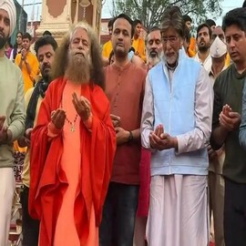 বিশাল প্রদীপ হাতে ঋষিকেশে গঙ্গা আরতিতে মগ্ন অমিতাভ বচ্চন, ভাইরাল হল পুজোর ছবি! বিশাল প্রদীপ হাতে ঋষিকেশে গঙ্গা আরতিতে মগ্ন অমিতাভ বচ্চন, ভাইরাল হল পুজোর ছবি!