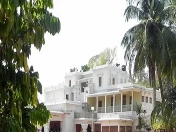 Shantiniketan News: Mystery death of  class 11 Student died in Biswabharati Pathabhawan, family hold aggitation -Photo- File 