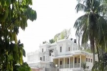শান্তিনিকেতনে বিশ্বভারতীর ক্লাস ১১-র ছাত্রের মৃত্যু, পরিবার বসল ধর্ণায় শান্তিনিকেতনে বিশ্বভারতীর ক্লাস ১১-র ছাত্রের মৃত্যু, পরিবার বসল ধর্ণায়
