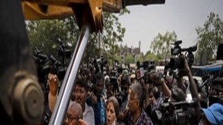 বুলডোজারের সামনে বৃন্দা কারাত!