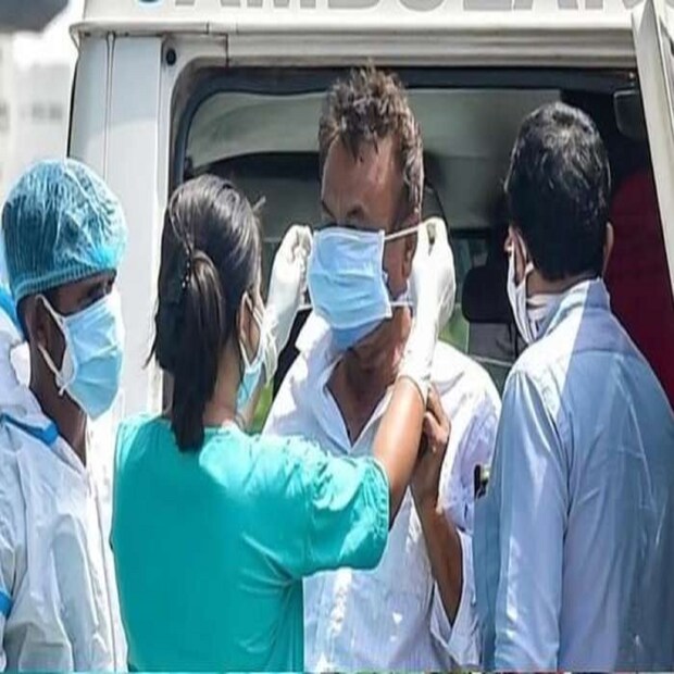 ★ 'মাস্ক মাস্ট'  প্রচারে নামবে কলকাতা পুরসভা। পুরসভার ১৪৪টি ওয়ার্ডে হবে প্রচার। মাইকে প্রচার এর পাশাপাশি আশাকর্মীরা বাড়ি বাড়ি লিফলেট বিলি করবেন সচেতনতা বাড়ানোর জন্য।