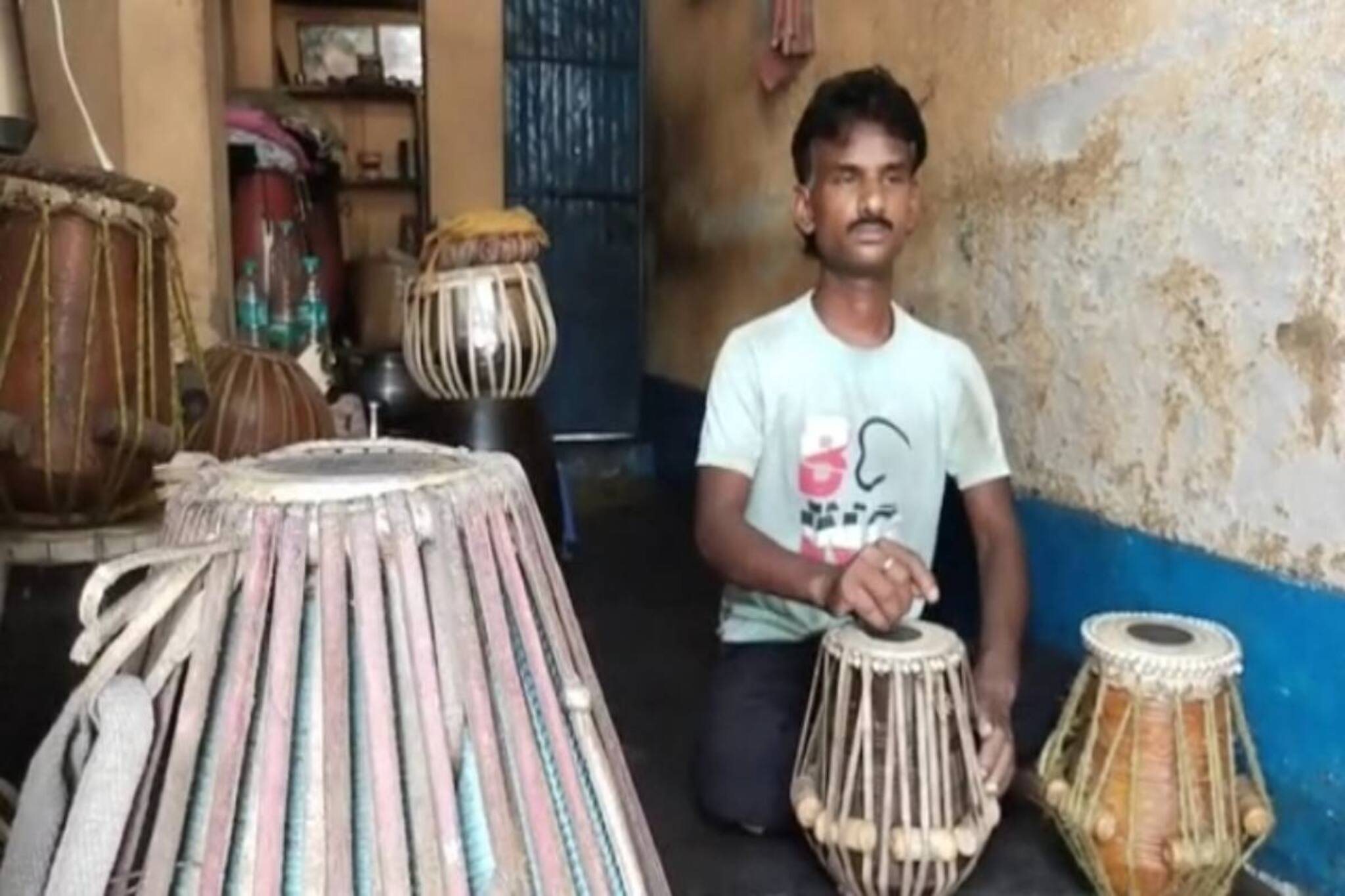 Musical Instruments : কানে শুনতে পান না নিজে অথচ বাদ্যযন্ত্রের বিশ্বকর্মা 