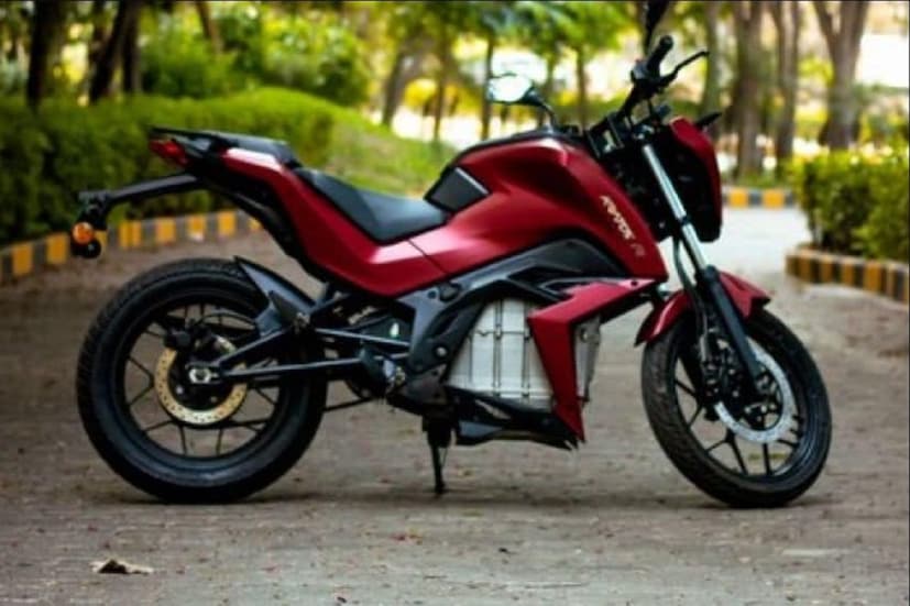 Tork Kratos R -এ অ্যাডভান্স ফিচার দেওয়া হয়েছে৷ এতে জিওফেন্সিং, ফাইন্ড মাই ভেহিকেল ফিচার, মোটরবাক অ্যাসিস্ট, ক্র্যাশ অ্যালার্ট, ভেকেশন মোড, ট্র্যাক মোড অ্যানালিসিসের সঙ্গে সঙ্গে স্মার্ট চার্জ অ্যানালিসিসের মতো ফিচারের সঙ্গে দেখতে পাওয়া যায়৷