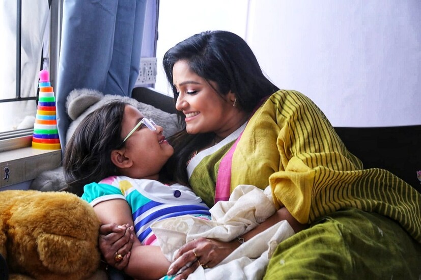 এছাড়াও এই ছবিতে অভিনয় করেছেন অবন্তিকা বিশ্বাস ও সায়ন্তনী গুহঠাকুরতা। রসগোল্লা-র পর অবন্তিকার এটা দ্বিতীয় ছবি। 