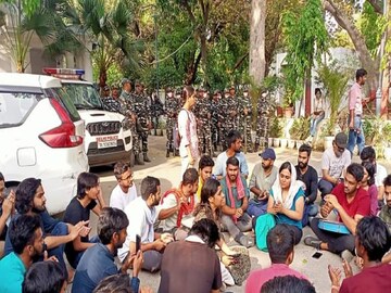 জেএনইউ কাণ্ডের প্রতিবাদে পড়ুয়াদের বিক্ষোভ৷ 