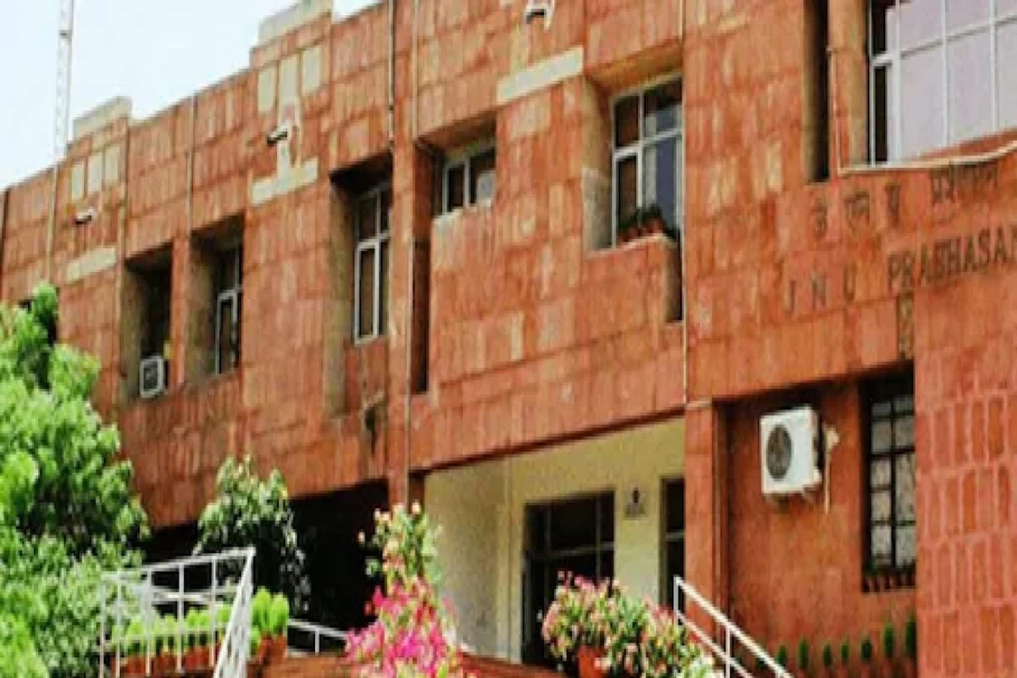 বৃত্তি নিয়ে বিবাদ, ছাত্র-কর্মী সংঘর্ষে উত্তাল জেএনইউ ক্যাম্পাস